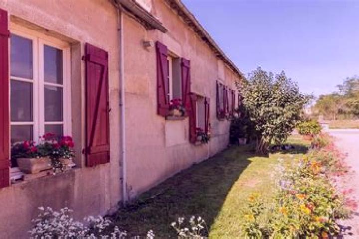 Rose, 24 — Escort in Epoisses, France