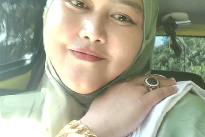 Rose, 24 — Escort in Lolak, Indonesia