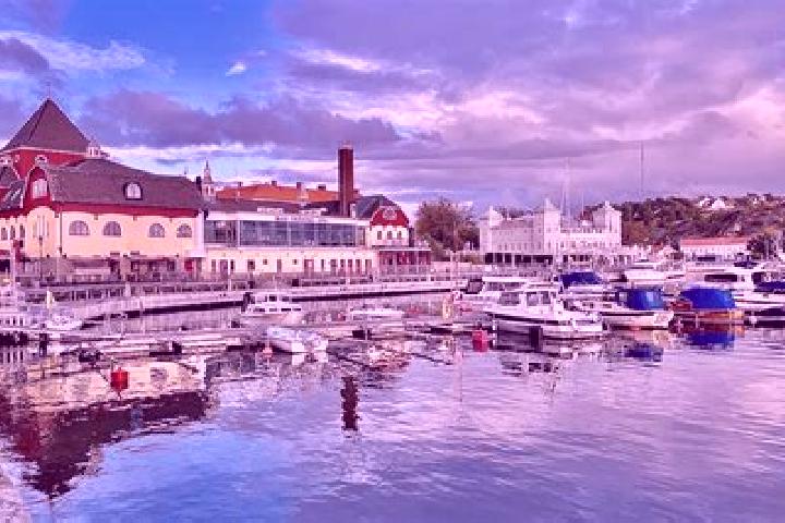 Rose, 24 — Escort in Stroemstad, Sweden