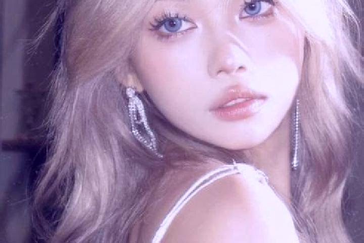 Rose, 25, a platinum blonde brown-eyed asian companion based in Tuscany. Offering Roleplay, OWO, A-Level. Available for incall and outcall, overnight booking...