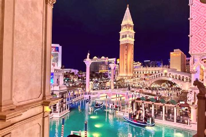 Rose, 25 — Escort in Santa Venetia, United States