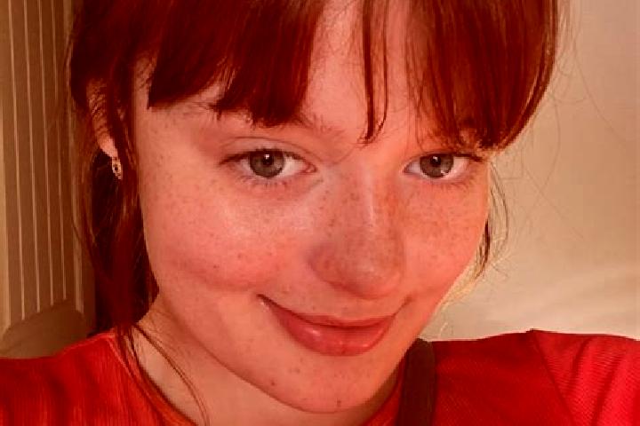 Rose, 26, a red grey-eyed caucasian companion based in Winnellie. Offering Massage, BDSM, GFE. Available for incall and outcall, day and evening dates.