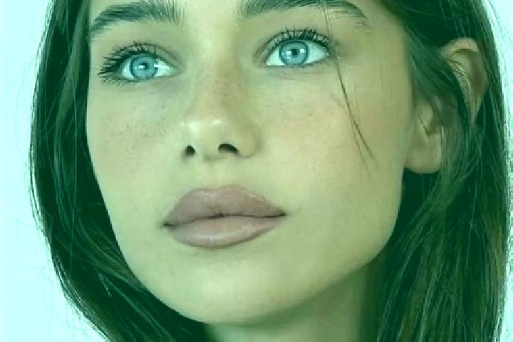 Rose, 28, a auburn brown-eyed caucasian companion based in Bontro. Offering Massage, OWO, A-Level. Available for incall and outcall, day and evening dates.