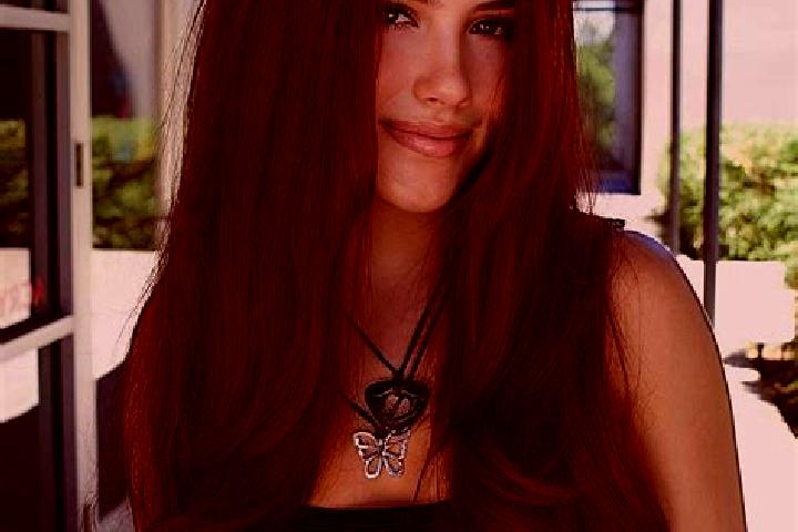 Rose, 28, a auburn dark-eyed indian companion based in Grammendorf. Offering Tantra, A-Level, Fetish. Available for incall and outcall, day and evening dates.