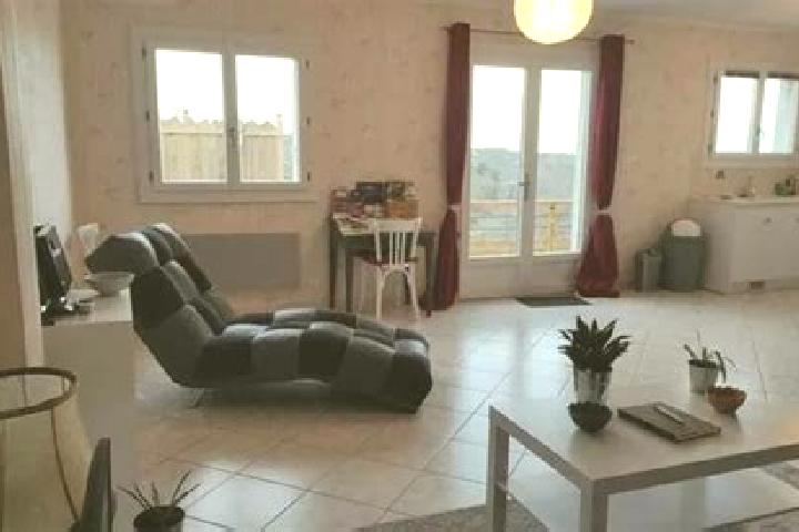 Rose, 28 — Escort in Trespoux, France