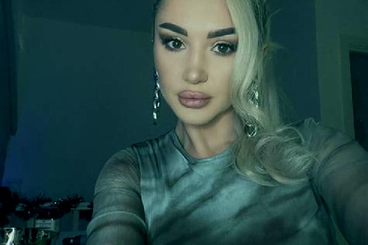 Rose, 29, a blonde amber-eyed indian companion based in Normandy. Offering GFE, Dinner Date, Massage, Party Girl. Available for incall and outcall, day and e...