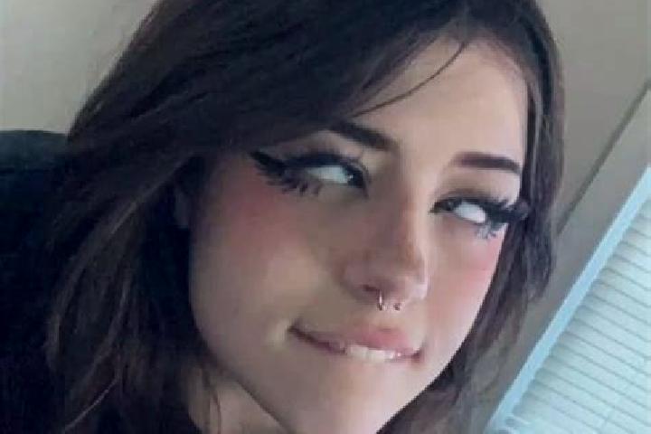 Rose, 30, a auburn amber-eyed european companion based in Isili. Offering GFE, Party Girl, Roleplay, OWO. Available for incall and outcall, day and evening d...