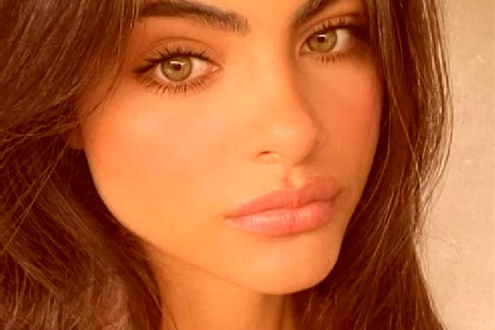 Rose, 30, a auburn grey-eyed indian companion based in Alamor. Offering Couples, Tantra, Party Girl. Available for incall and outcall, day and evening dates.