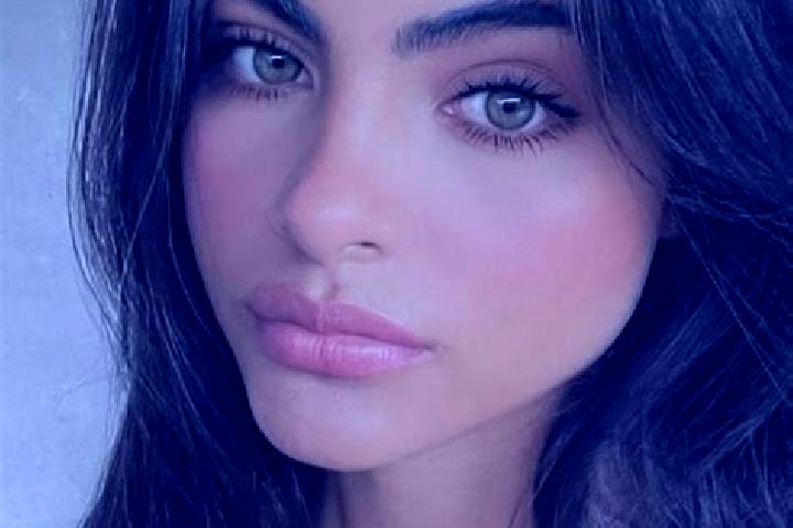 Rose, 30, a brunette green-eyed caucasian companion based in Tieba. Offering Erotic Massage, Tantra, Deep French Kissing. Available for incall and outcall, d...