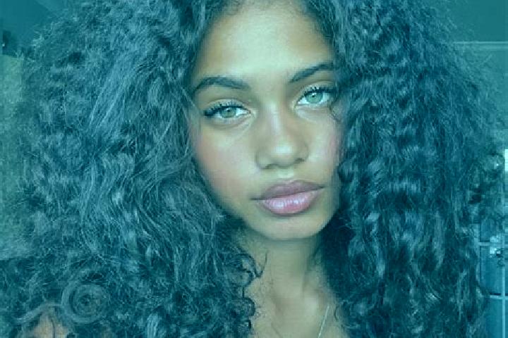 Rose, 30, a chestnut blue-eyed ebony companion based in Chatillon-sur-Colmont. Offering Massage, Duos, Tantra. Available for incall and outcall, overnight bo...