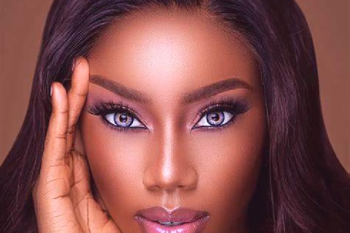 Rose, 30, a chestnut blue-eyed ebony companion based in Echarcon. Offering BDSM, Overnight, Girlfriend Experience, CIM. Available for incall and outcall, ove...