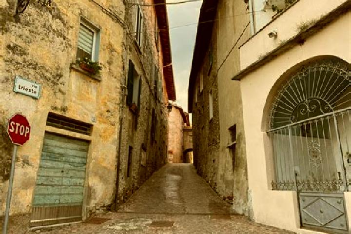 Rose, 30 — Escort in Cassano Valcuvia, Italy