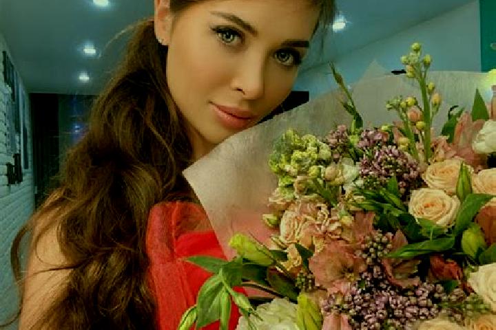 Rose, 31, a red green-eyed latina companion based in Daryapur. Offering Travel Companion, Deep French Kissing, Girlfriend Experience. Available for incall an...