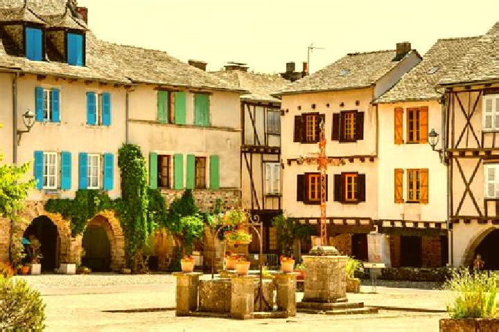 Rose, 31 — Escort in Sauveterre-de-Rouergue, France