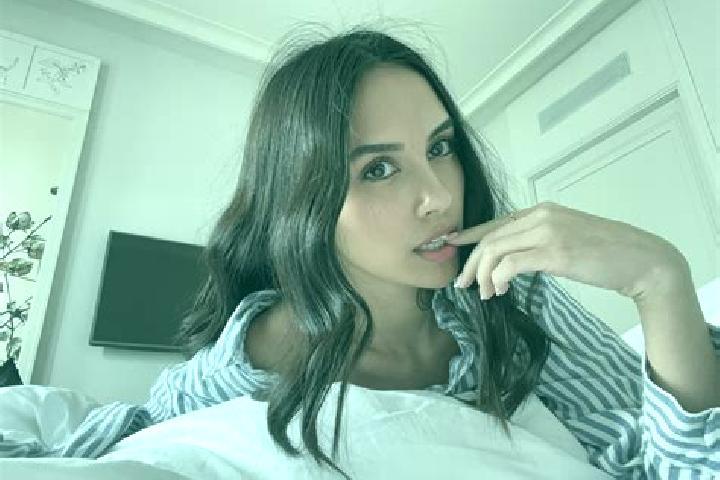 Rose, 32, a brunette amber-eyed latina companion based in Temice. Offering Travel Companion, Girlfriend Experience, Dinner Date, OWO. Available for incall an...