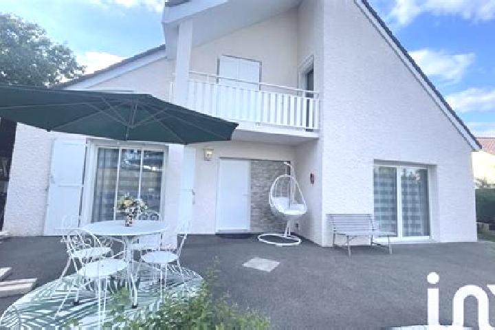 Rose, 32 — Escort in Boissise-le-Roi, France