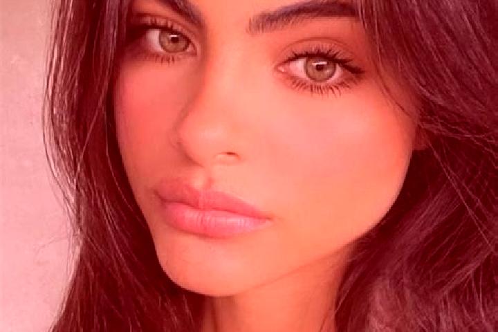 Rose, 33, a brunette green-eyed middle eastern companion based in New Hyde Park. Offering Massage, Domination, Striptease, Travel Companion, Deep French Kiss...