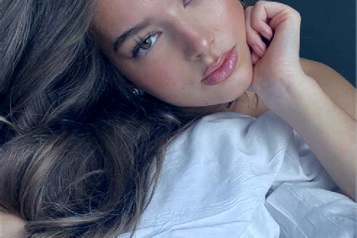 Rose, 33, a brunette hazel-eyed european companion based in Kirchbach in Steiermark. Offering Massage, Couples, OWO. Available for incall and outcall, day an...