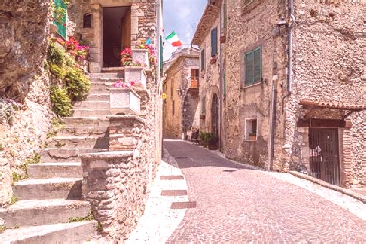 Rose, 33 — Escort in Castel di Tora, Italy