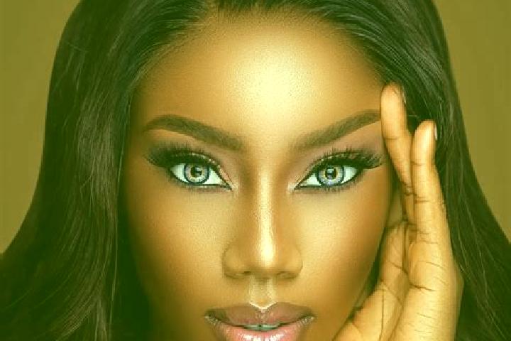 Rose, 34, a auburn blue-eyed ebony companion based in Siah Shir-e Olya. Offering Tantra, CIM, Duos, Striptease, Travel Companion. Available for incall and ou...
