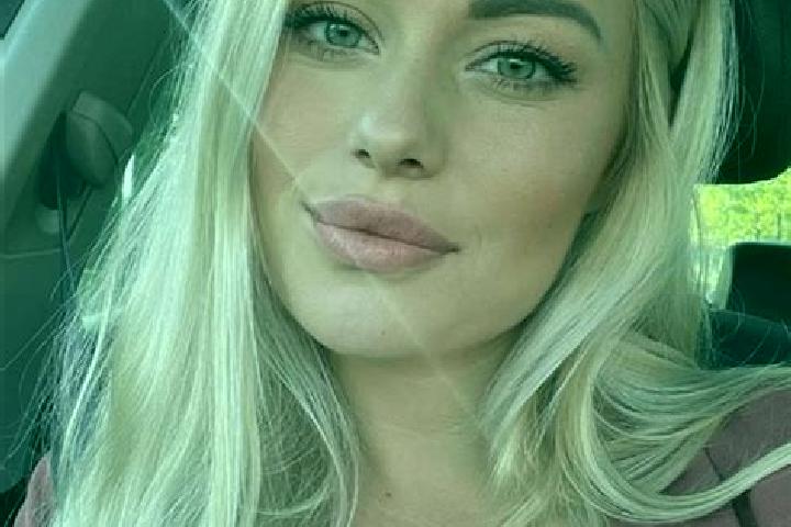 Rose, 34, a blonde hazel-eyed mixed companion based in Deohra. Offering Overnight, Prostate Massage, Erotic Massage, Tantra. Available for incall and outcall...