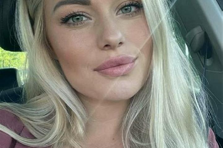 Rose, 34, a blonde hazel-eyed slavic companion based in Faifley. Offering Travel Companion, Fetish, Roleplay. Available for incall and outcall, day and eveni...