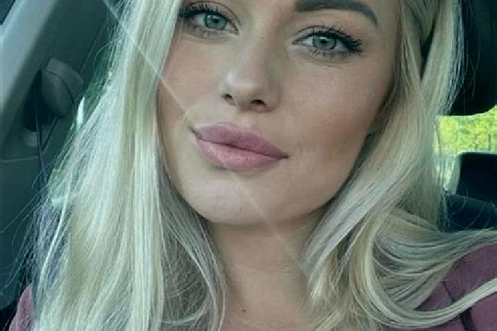 Rose, 34, a blonde hazel-eyed slavic companion based in Gablingen. Offering Tantra, Party Girl, Prostate Massage, Striptease. Available for incall and outcal...