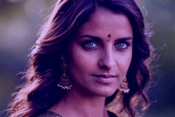 Rose, 34, a brunette green-eyed indian companion based in Faeanak Dua. Offering Massage, Erotic Massage, Dinner Date, Couples. Available for incall and outca...