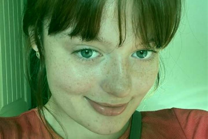 Rose, 34, a red grey-eyed caucasian companion based in Maniwaki. Offering BDSM, Dinner Date, Girlfriend Experience, Couples. Available for incall and outcall...