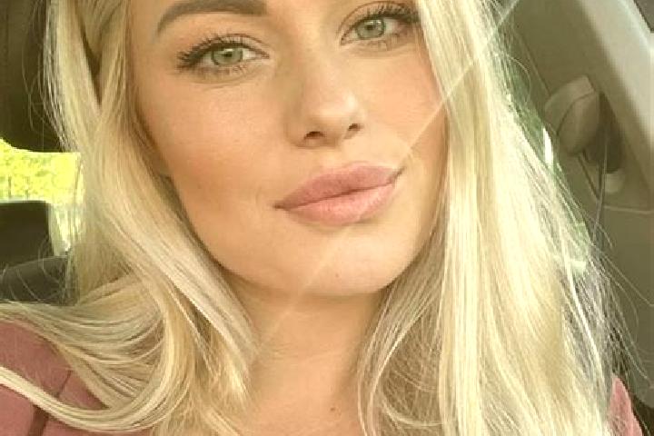 Rose, 35, a blonde hazel-eyed slavic companion based in Dambam. Offering Domination, BDSM, Party Girl. Available for incall and outcall, overnight bookings a...