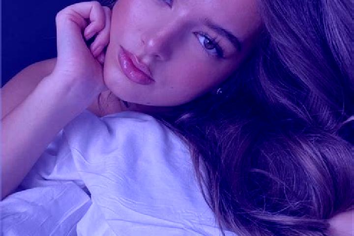 Rose, 35, a chestnut amber-eyed latina companion based in Casalgrande. Offering Overnight, Travel Companion, Dinner Date. Available for incall and outcall, o...