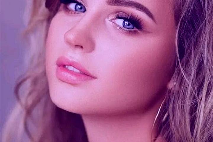 Rose, 36, a dark blonde blue-eyed slavic companion based in Windusari. Offering GFE, Travel Companion. Available for incall and outcall, day and evening dates.