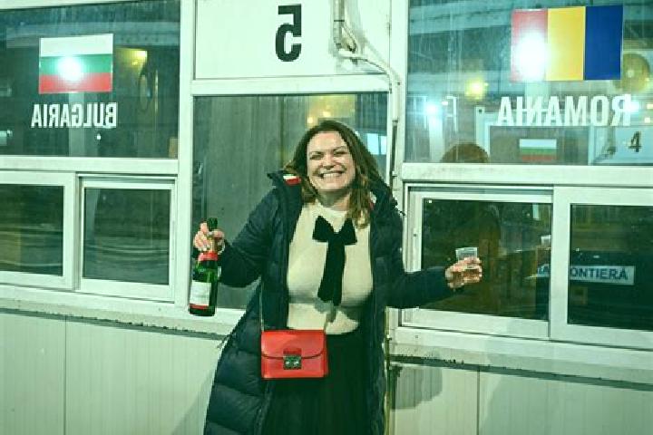 Rose, 36 — Escort in Perisor, Romania