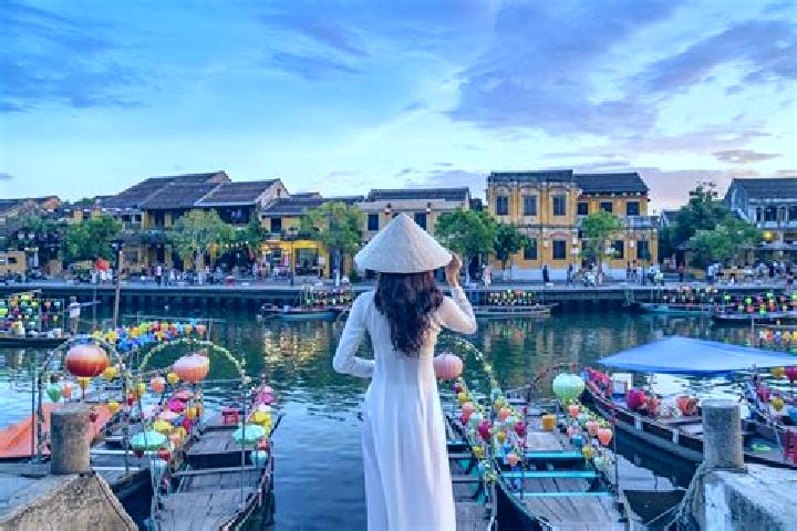 Rose, 37 — Escort in GJong Hoi, Vietnam