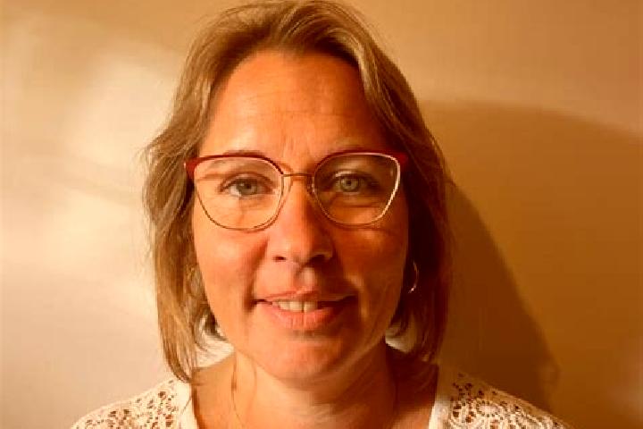 Rose, 37 — Escort in Montfort-le-Gesnois, France