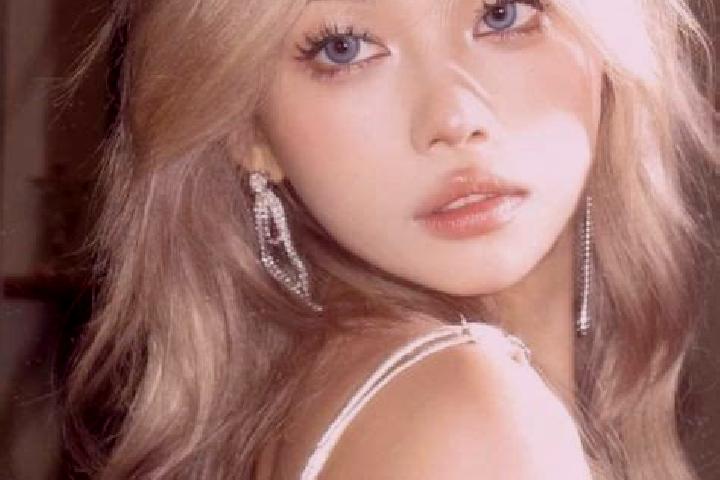Rose, 38, a blonde grey-eyed asian companion based in Neyran-Etabloz. Offering BDSM, Tantra, Duos. Available for incall and outcall, overnight bookings avail...