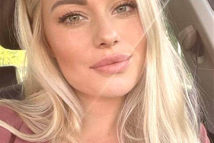 Rose, 38, a blonde hazel-eyed caribbean companion based in Piossasco. Offering Striptease, Couples, Overnight, Duos. Available for incall and outcall, overni...