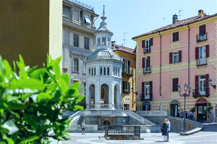 Rose, 39 — Escort in San Salvatore Monferrato, Italy