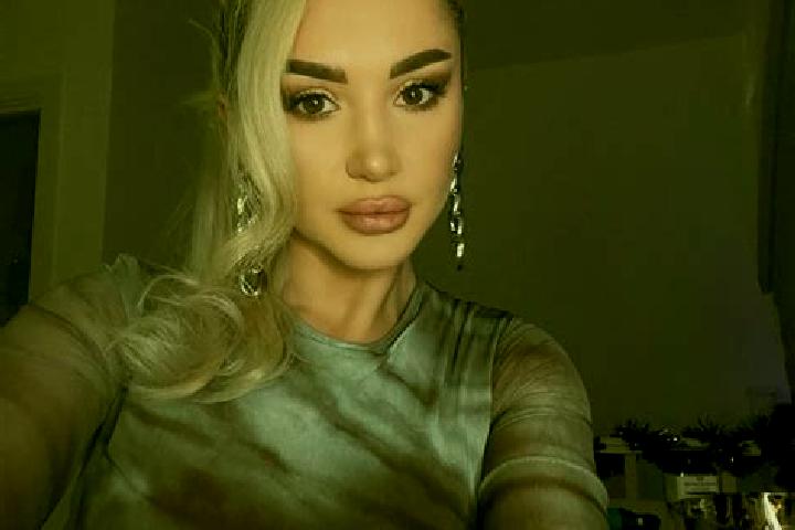 Ruby, 20, a blonde brown-eyed indian companion based in Gumboele. Offering GFE, Tantra, Party Girl, Dinner Date. Available for incall and outcall, overnight ...