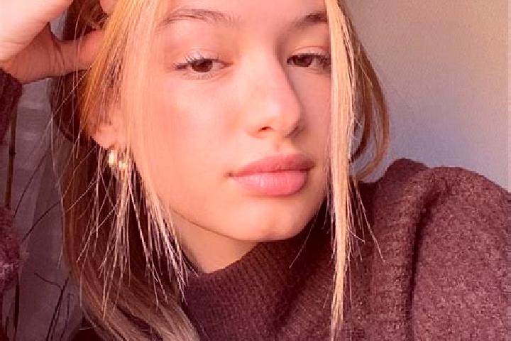 Ruby, 21, a blonde brown-eyed asian companion based in Pepingen. Offering Couples, BDSM, Massage. Available for incall and outcall, overnight bookings availa...