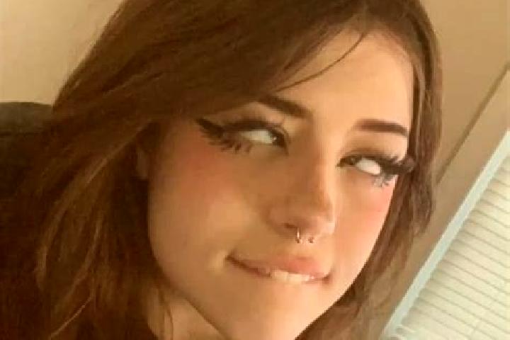 Ruby, 22, a chestnut grey-eyed caucasian companion based in Sunchales. Offering Party Girl, GFE, OWO. Available for incall and outcall, day and evening dates.