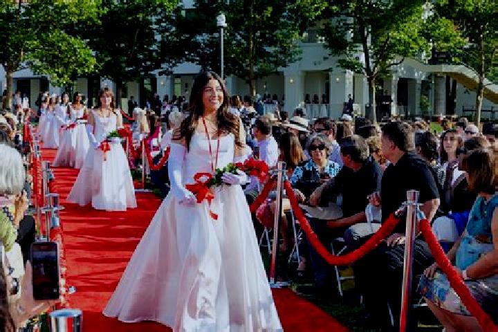 Ruby, 22, a red amber-eyed middle eastern companion based in La Canada Flintridge. Offering Duos, Travel Companion, 69. Available for incall and outcall, day...