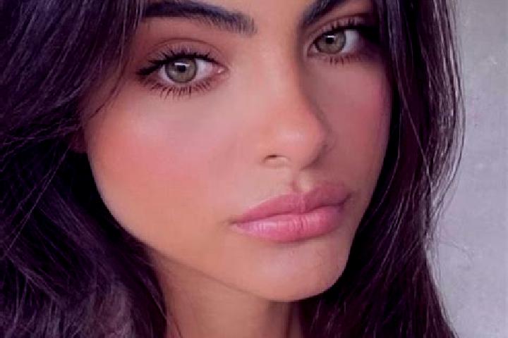 Ruby, 22, a red green-eyed indian companion based in Mexicanos. Offering Erotic Massage, Overnight, Duos, Deep French Kissing. Available for incall and outca...