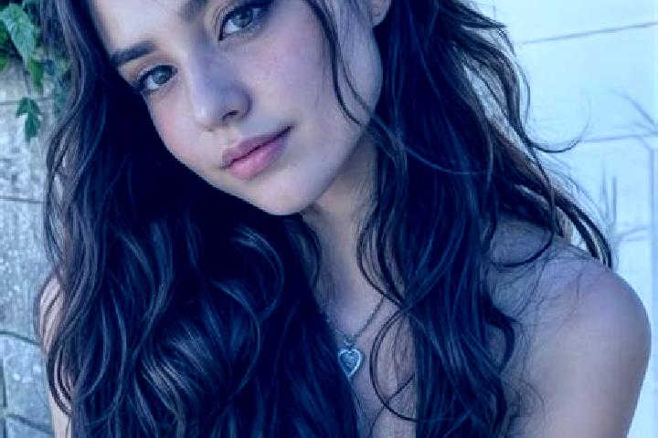Ruby, 23, a chestnut hazel-eyed mediterranean companion based in Huepil. Offering Domination, A-Level, Overnight. Available for incall and outcall, day and e...