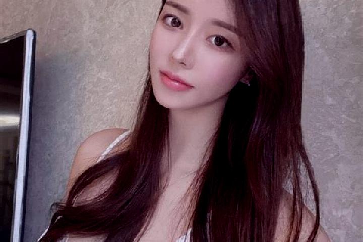 Ruby, 23 — Escort in Chen er, China