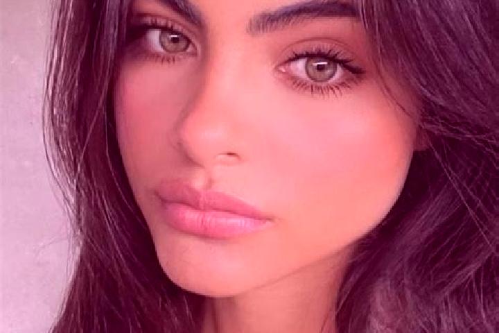 Ruby, 26, a brunette green-eyed middle eastern companion based in Kingswell. Offering 69, BDSM, Duos, Erotic Massage, Striptease. Available for incall and ou...