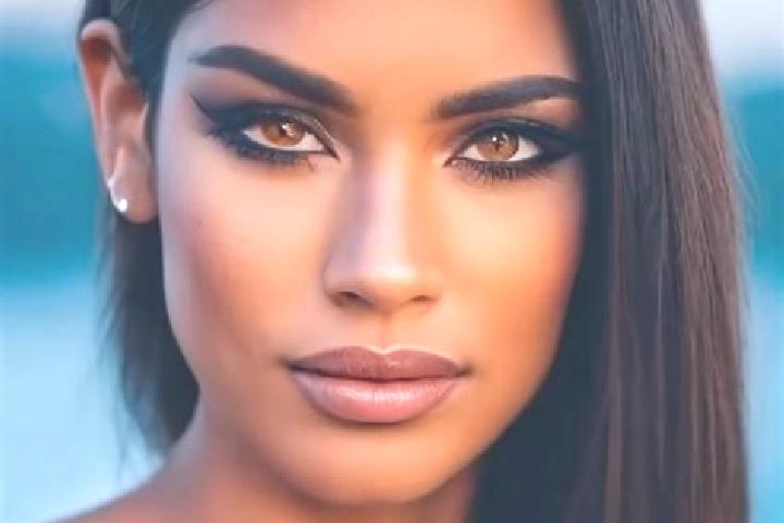 Ruby, 27, a dark blonde dark-eyed latina companion based in Brnaze. Offering GFE, BDSM, Girlfriend Experience. Available for incall and outcall, overnight bo...