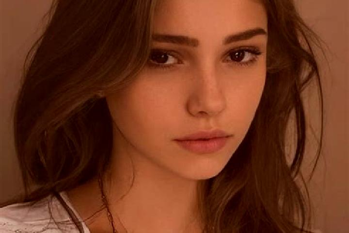 Ruby, 29, a brunette hazel-eyed slavic companion based in Uden. Offering Duos, Deep French Kissing, Massage. Available for incall and outcall, day and evenin...
