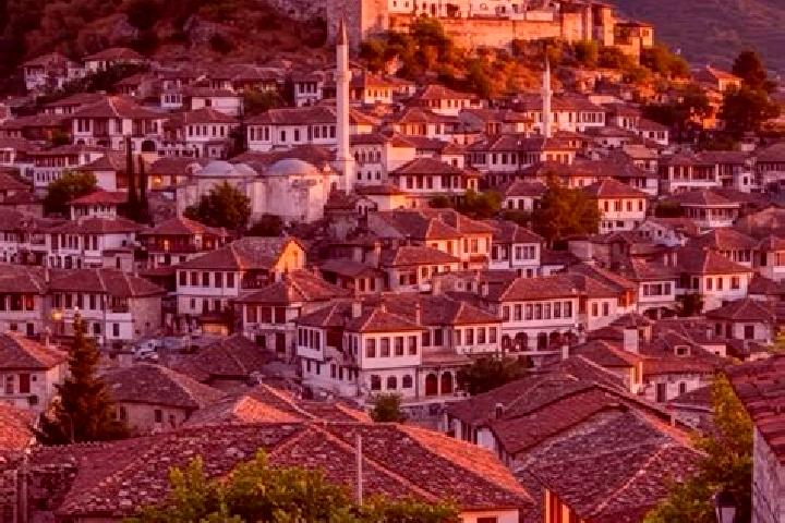 Ruby, 29 — Escort in Gruemire, Albania