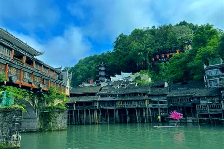 Ruby, 29 — Escort in Tuojiang, China